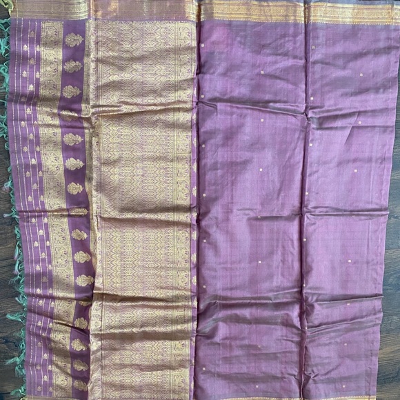 Pure silk sari with ready blouse - Picture 2 of 7